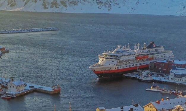 ¿Es Hurtigruten un crucero?
