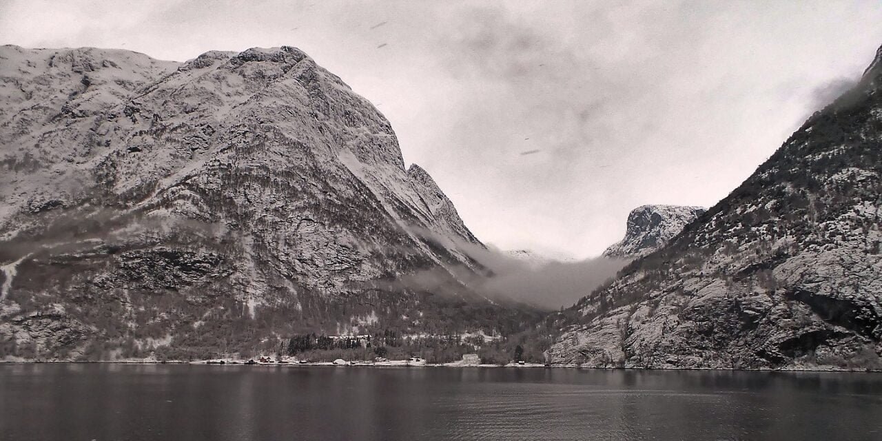 Noruega en una cáscara de nuez en invierno