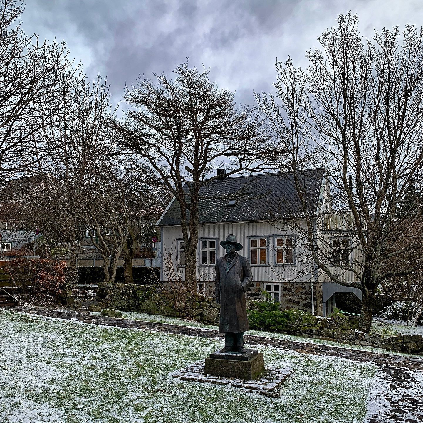 Monumento a Hans Andrias Djurhuus