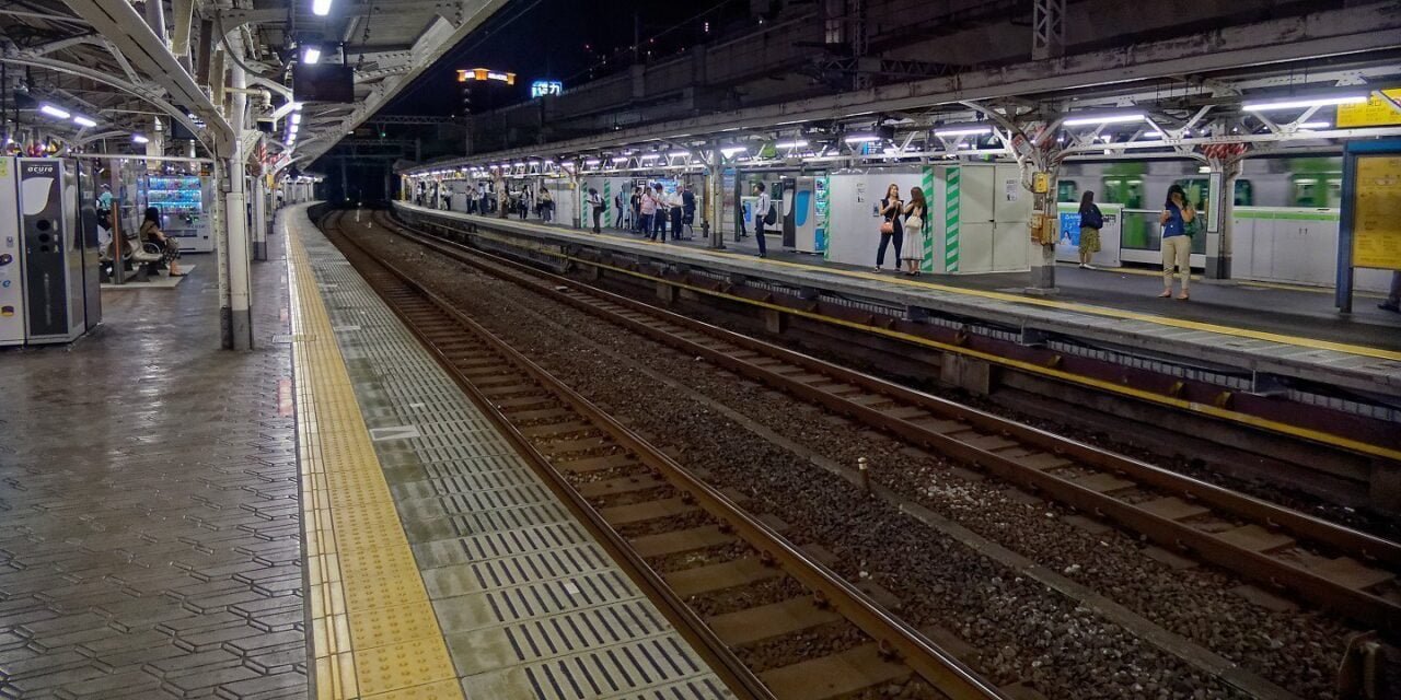 Tokio, entre raíles y estaciones