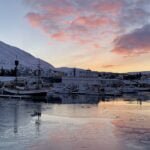 Amanecer en el puerto de Húsavík