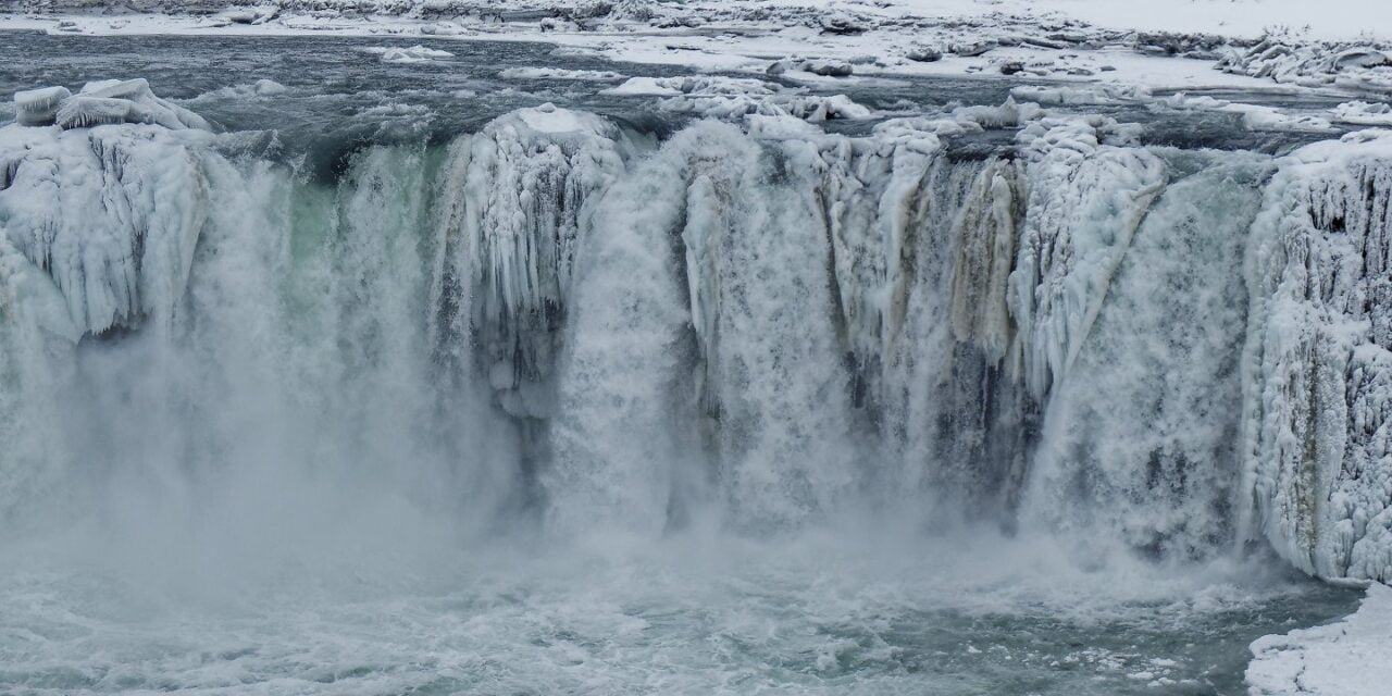 Fotografiando Goðafoss en invierno
