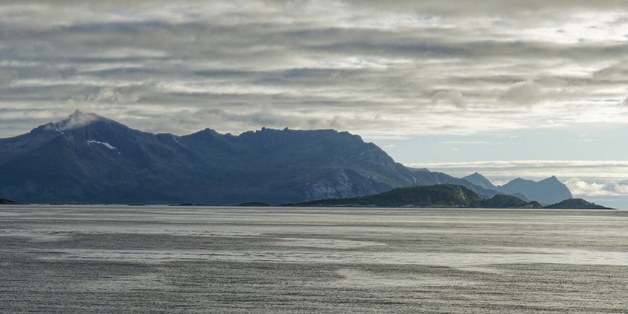 Entre Senja y Kvaløya: en ferry por el Ártico noruego