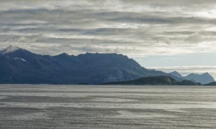 Entre Senja y Kvaløya: en ferry por el Ártico noruego