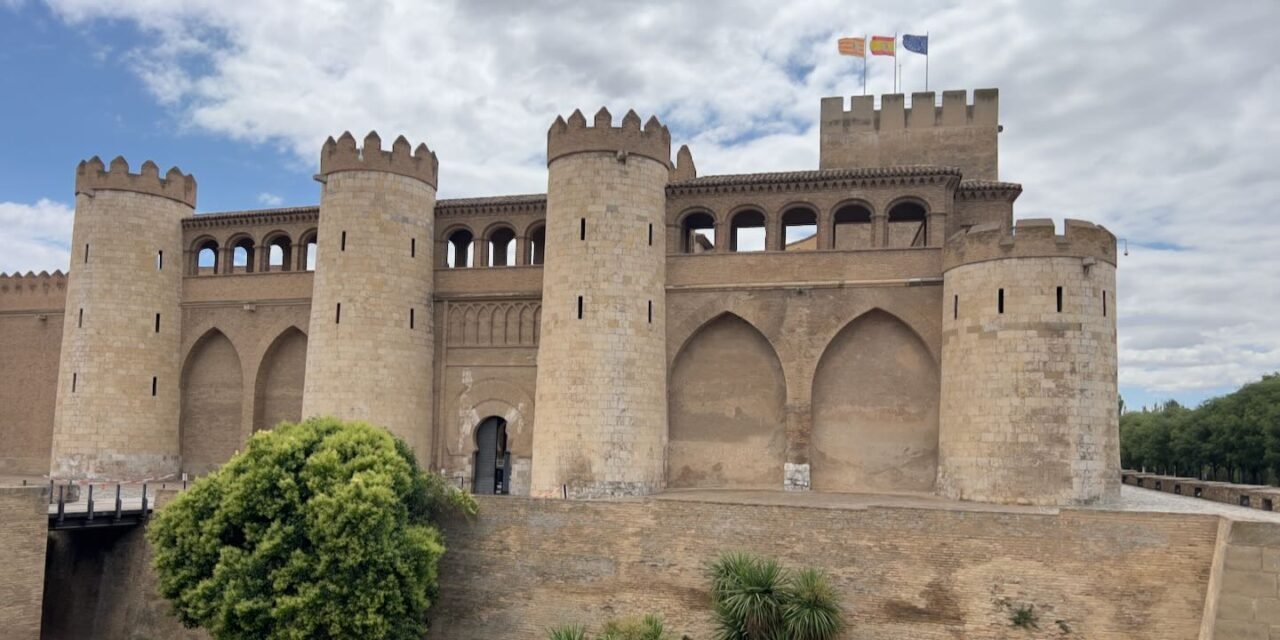 Un paseo por la Aljafería