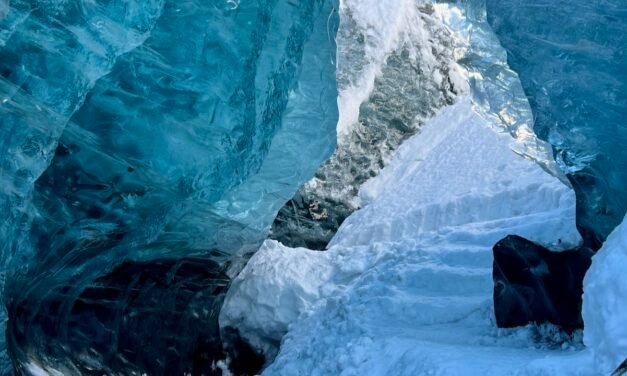 Visitando una cueva de hielo