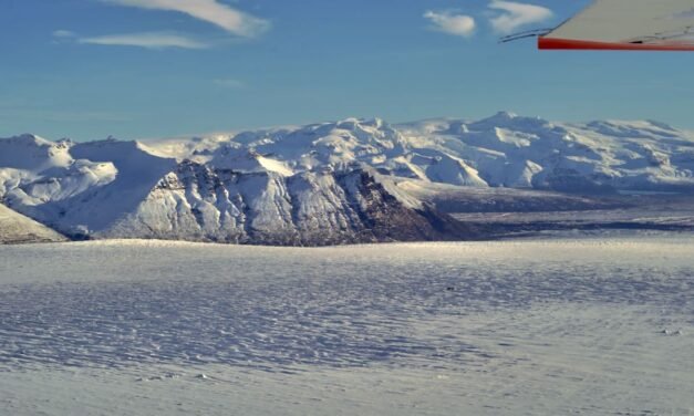 Volando sobre el borde de los glaciares