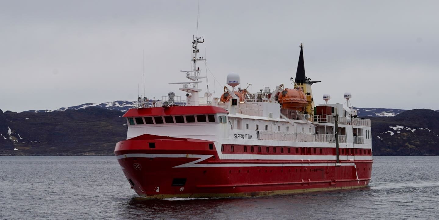 El Sarfaq Ittuk llegando a Qaqortoq