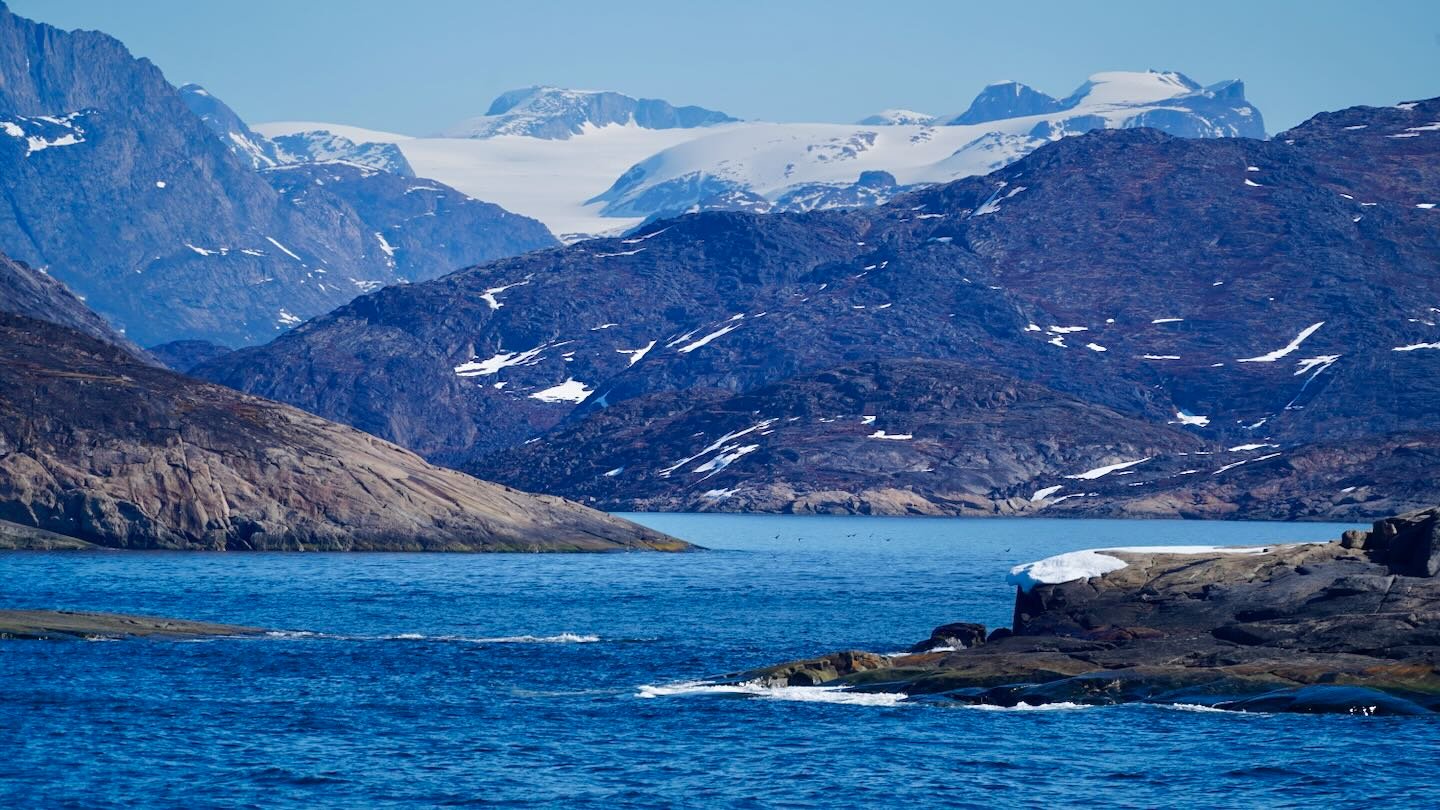 Roca y nieve al norte de Kangaamiut