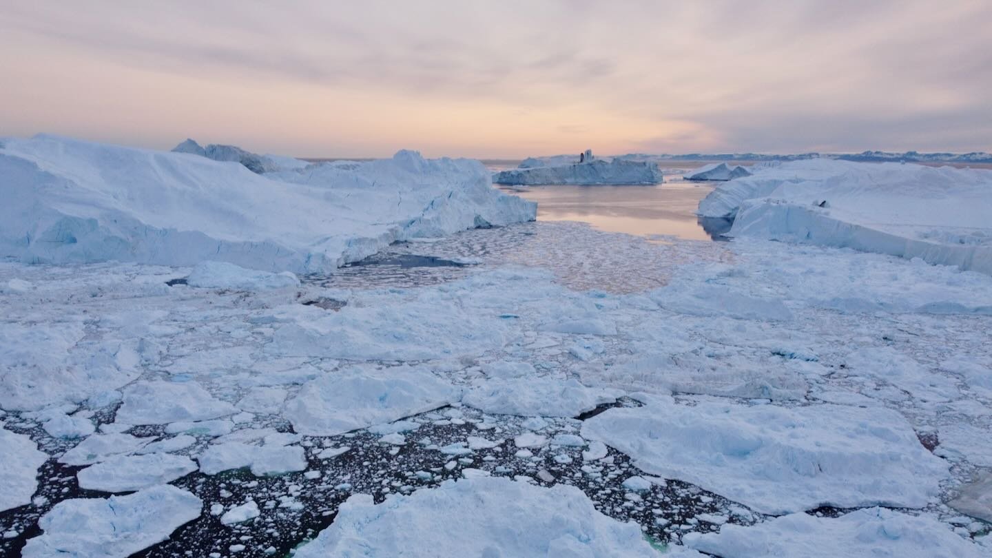Un canal en el muro de hielo