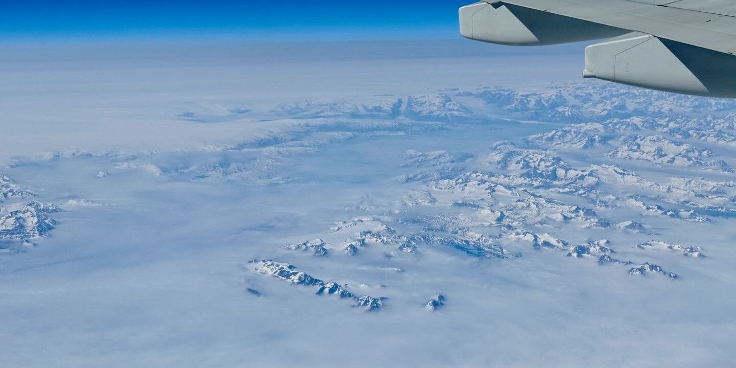 Fiordos entre la niebla