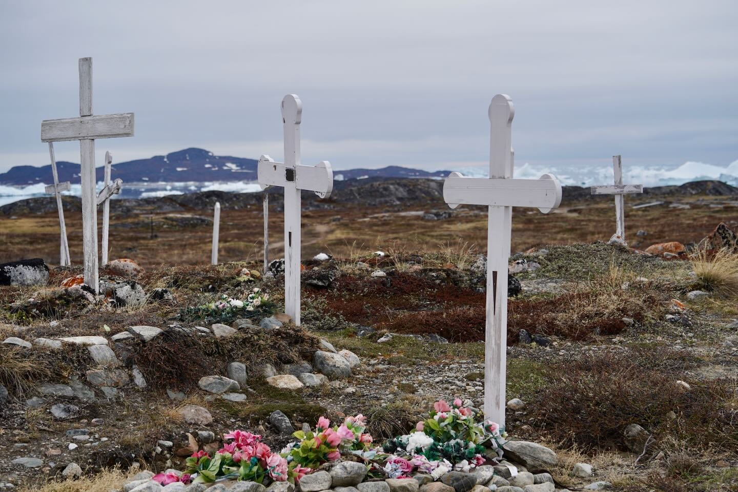 Junto al cementerio de Ilimanaq