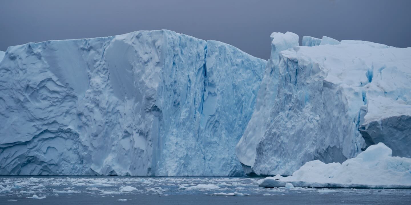 Paredes de hielo en el Kangia