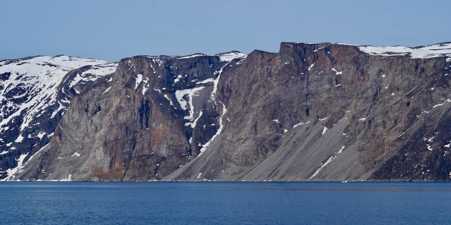 Paredes de roca en Alluttoq