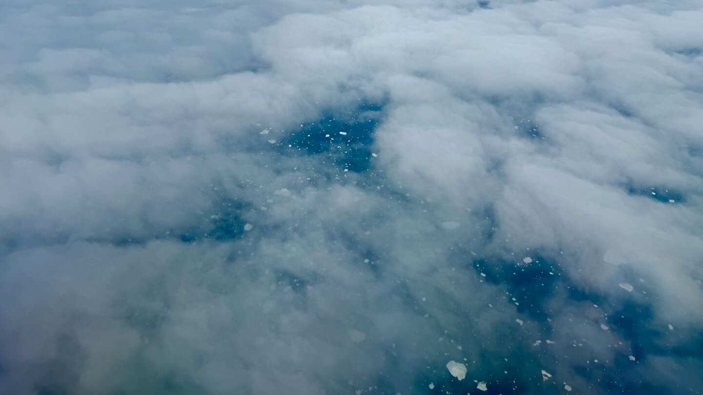 Sobre la bahía de Disko