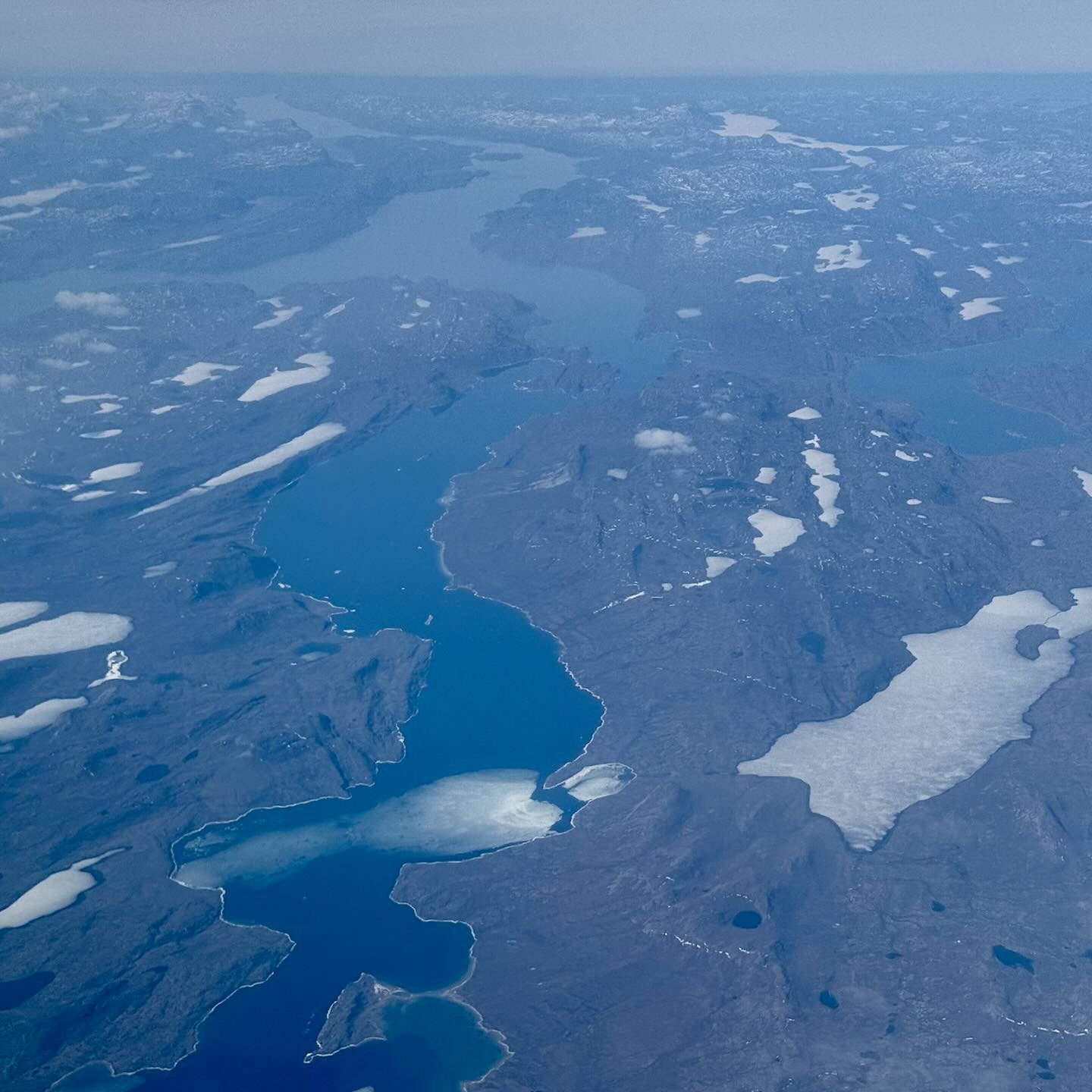 Sobrevolando el Amitsuarsuk