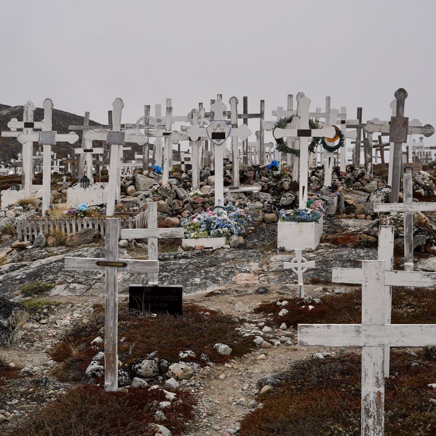 Una pausa junto al cementerio