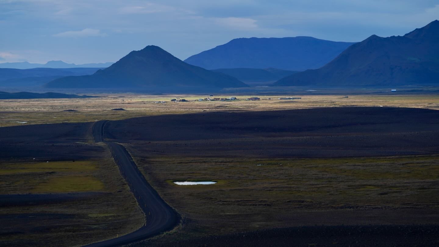 El sol ilumna Möðrudalur