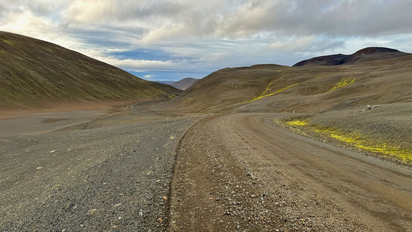 Möðrudalsleið zigzagueando entre montañas