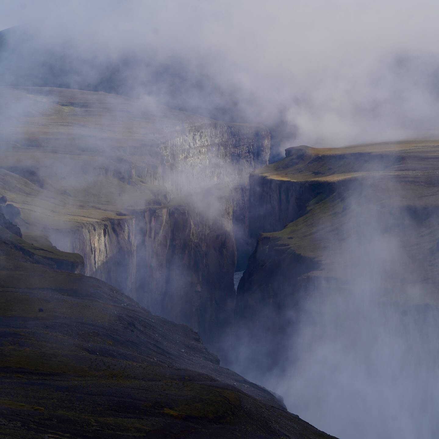 Hafrahvammagljúfur entre las nubes