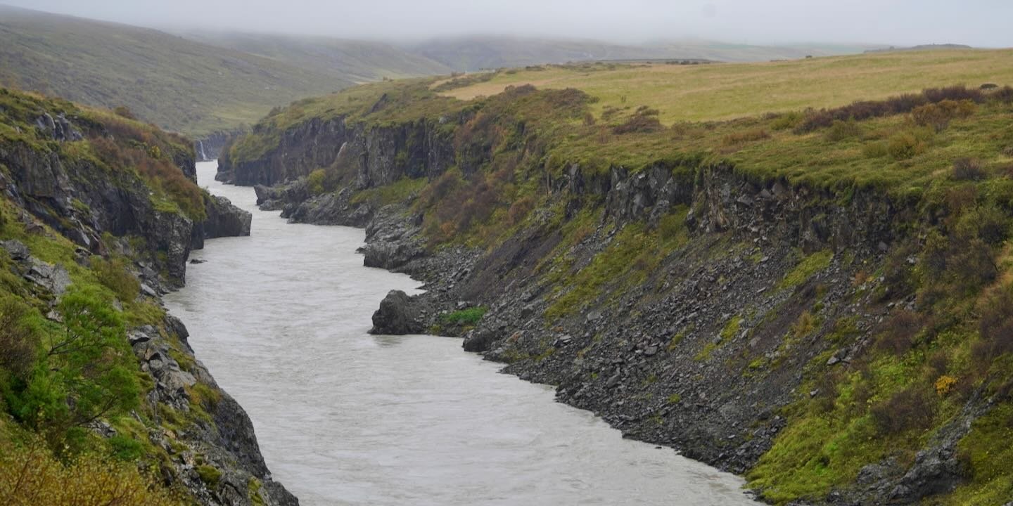 Junto al puente del Jökulsá a Brú