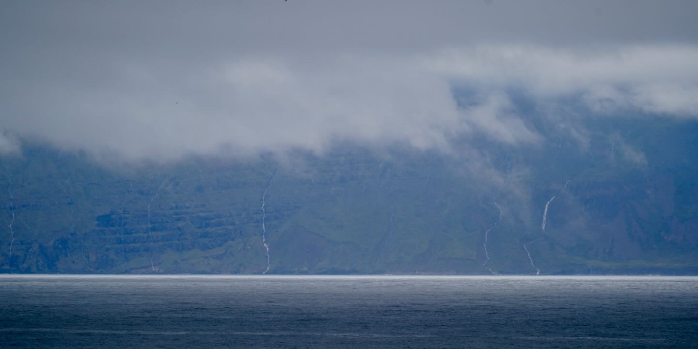 La orilla opuesta de Seyðisfjarðarflói