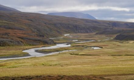 De Húsavik a Svalbarðseyri