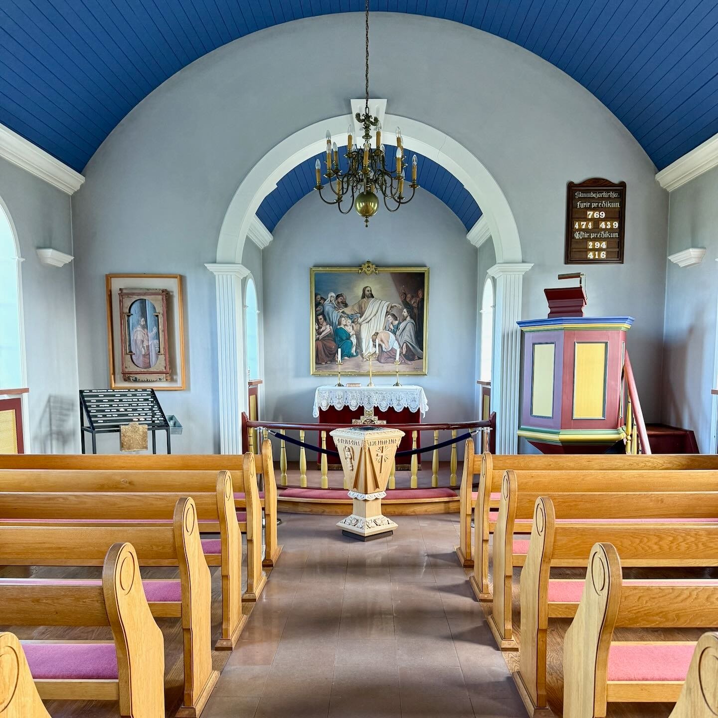 Interior de Lögmannshlíðarkirkja