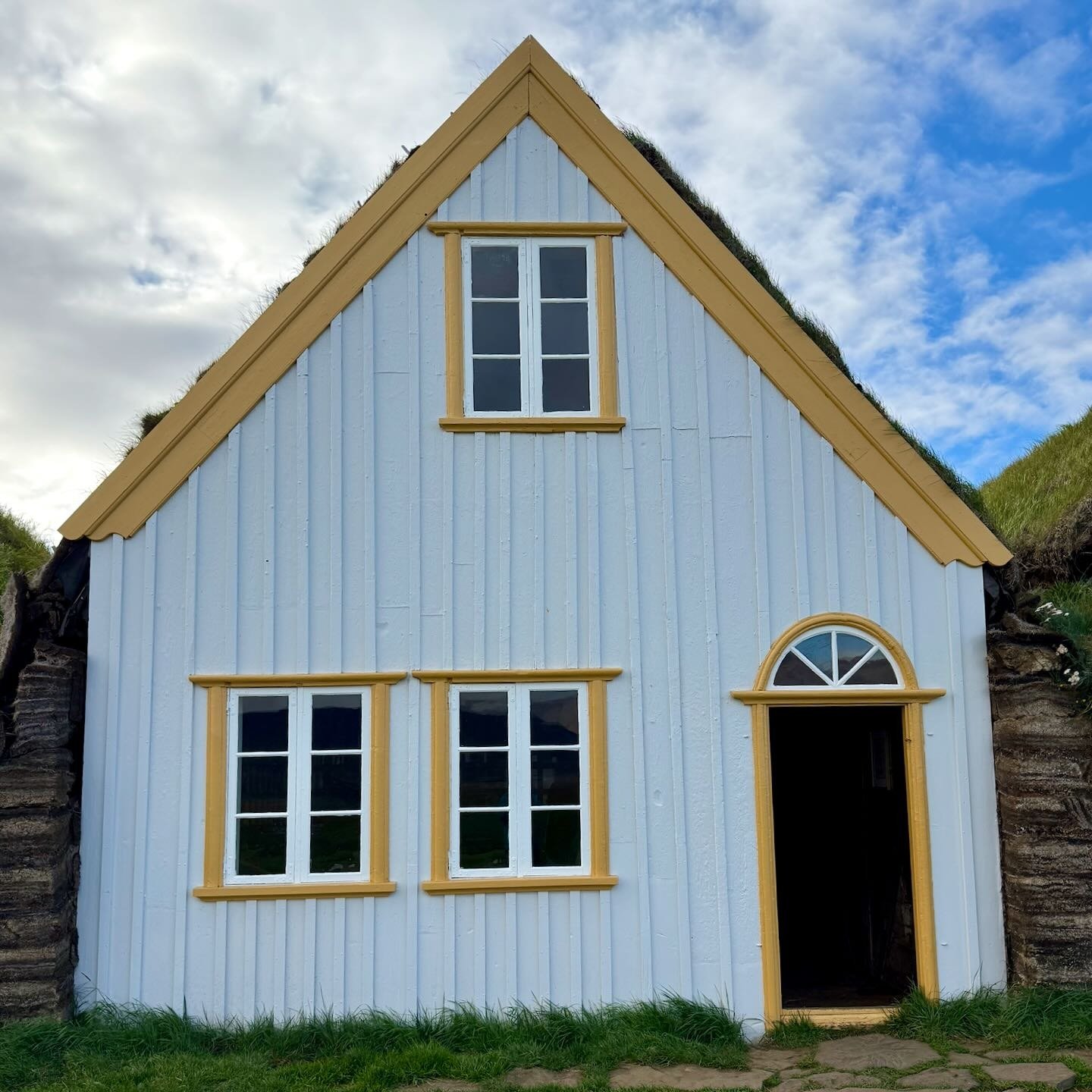 La entrada principal de Glaumbær