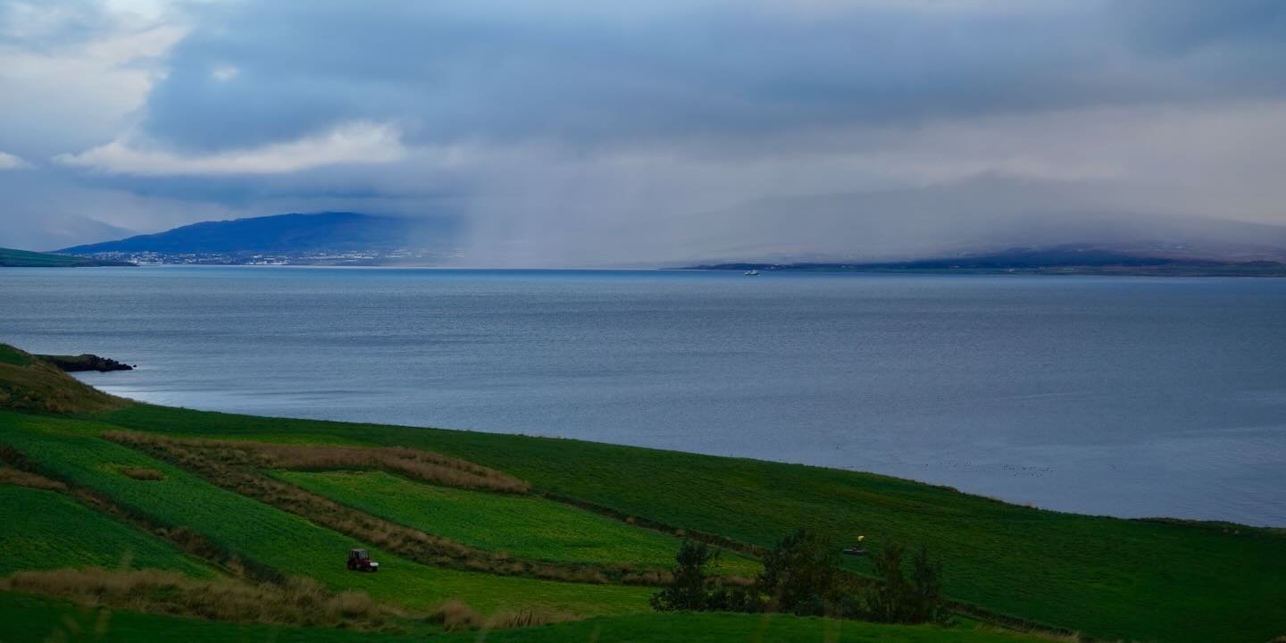 Llueve en el Eyjafjörður
