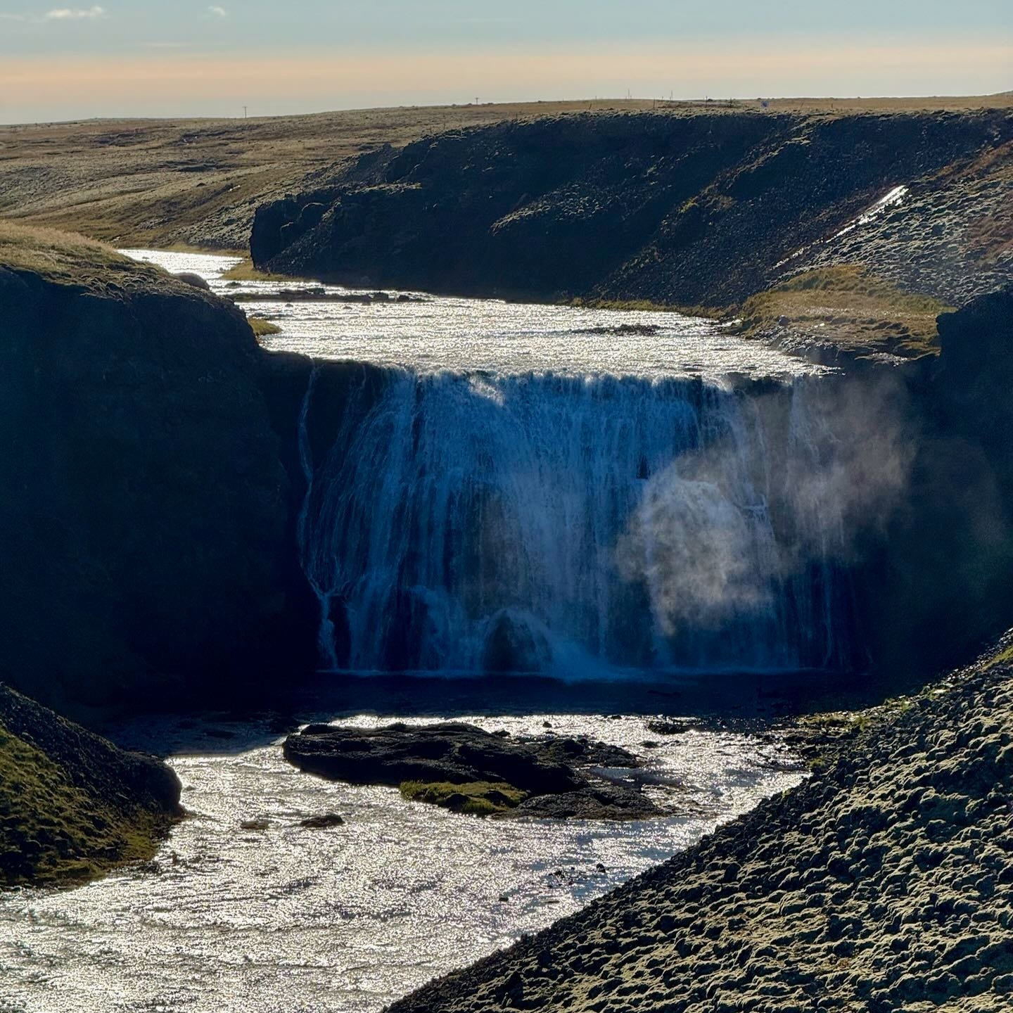 Þórufoss a contraluz